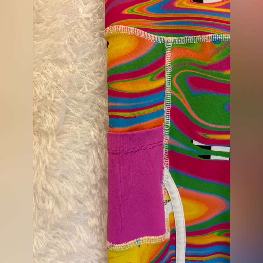 🌈 Peloton x Brittany Allen Printed Cargo Leggings | Activewear | Size Medium 🌈✨ - Picture 8 of 17